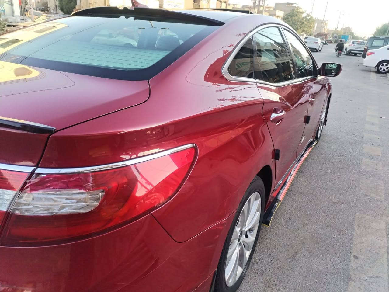 سلام عليكم سوناته ازيره موديل ١٢ بيه ٣ قطع صبغ كيرومكينه جددتبريد ثلج اوتوتخم تايرسنويه جديده مشروع وطني بغداد العنوان الحريه سعر٩٨ وبيه مجال الاتصال ***********
