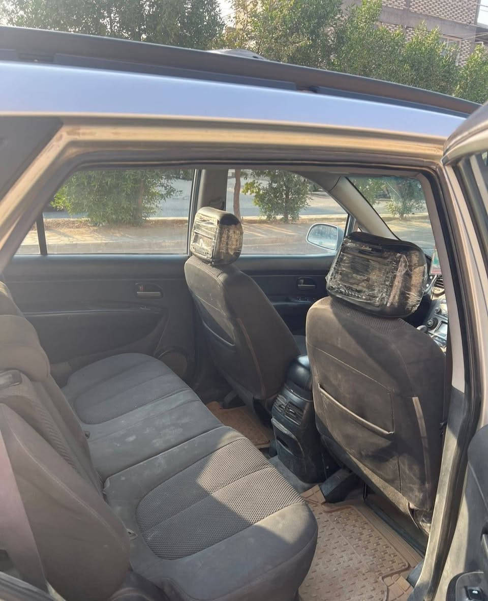 السلام عليكم كيه كارنز موديل  2008 بيه شكم قطعه صبغ ابيع احزام رقم دولي بسمي السعر 95وبيه مجال رقم الهاتف ***********
