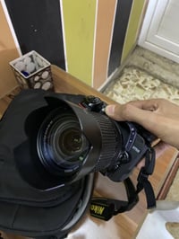 كامره نيكون D7500 جديده وياها فلاش فديو وفلاش تصوير خارجي  مع غراض كام...