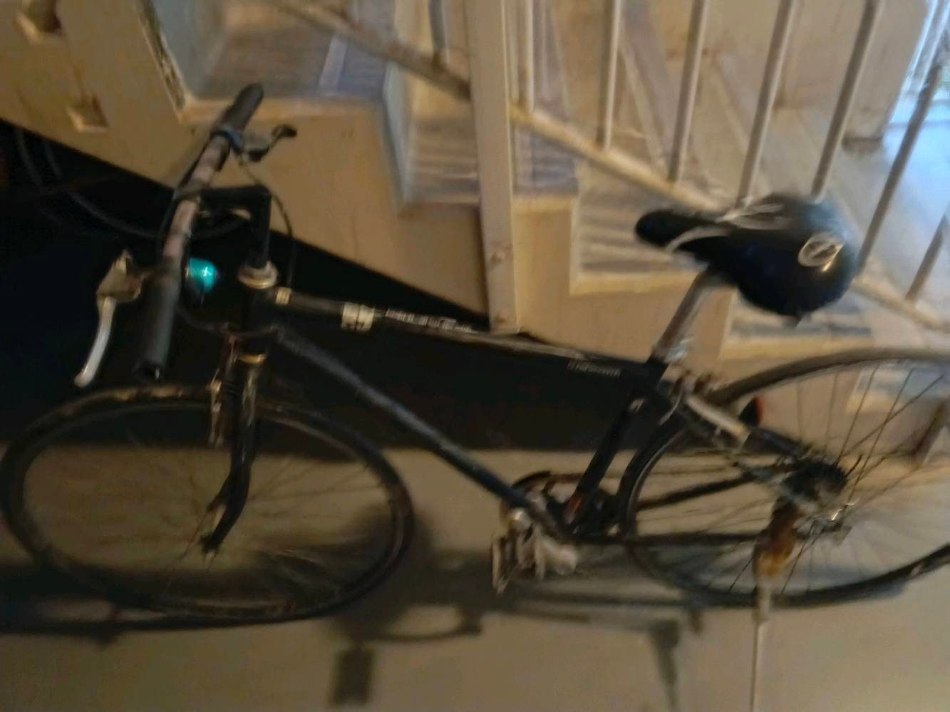 السلام عليكم عندي بايسكل اثنينهن C700 نضيفات الأسود بي بس بنچر خلفي والأحمر كامل مكمل سعر الأسود 40 والأحمر 100 مكاني بسمايه 