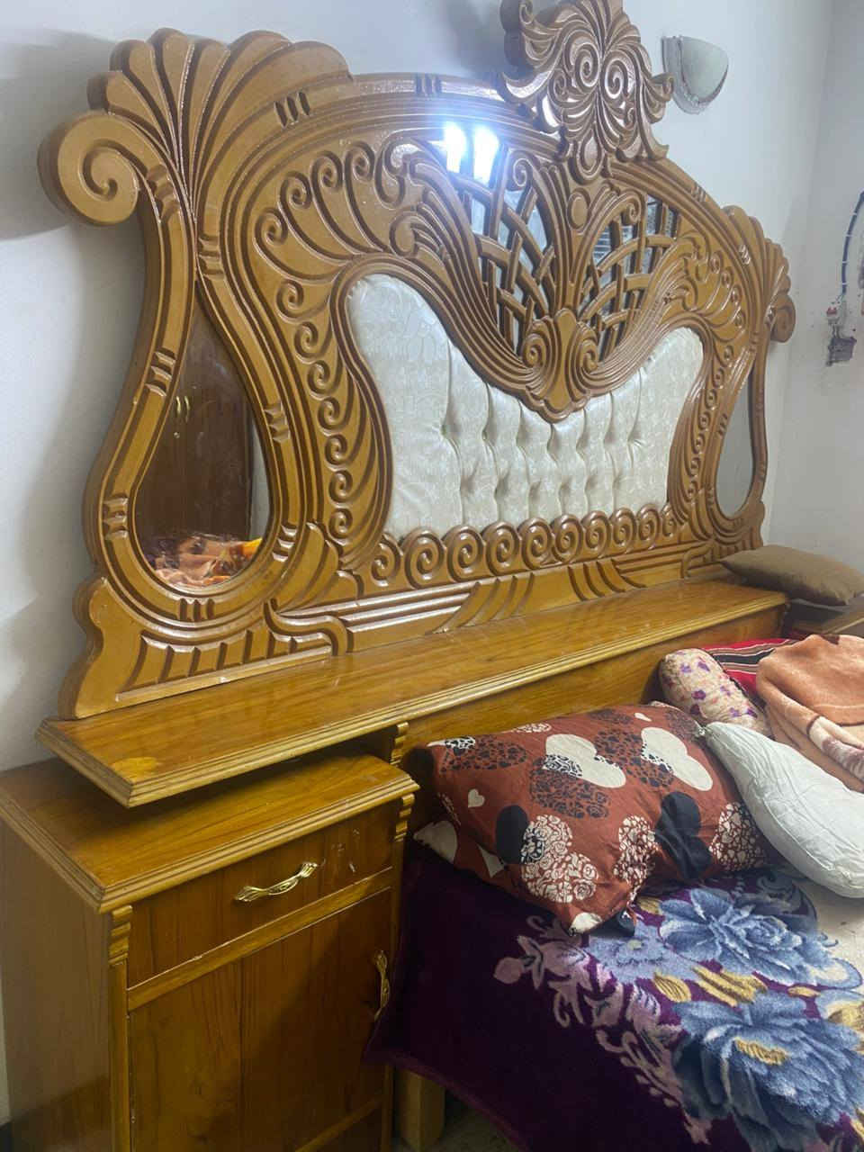 سلام عليكم اخوان غرفه لبيع شراي يخابر على رقم *********** موجود بيه واتساب مكاني ميسان مركز المدينه ويدلل
