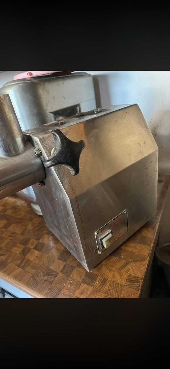 سلام عليكم للبيع اصليه اوربيه وزن ثقيل للبيع ***********
