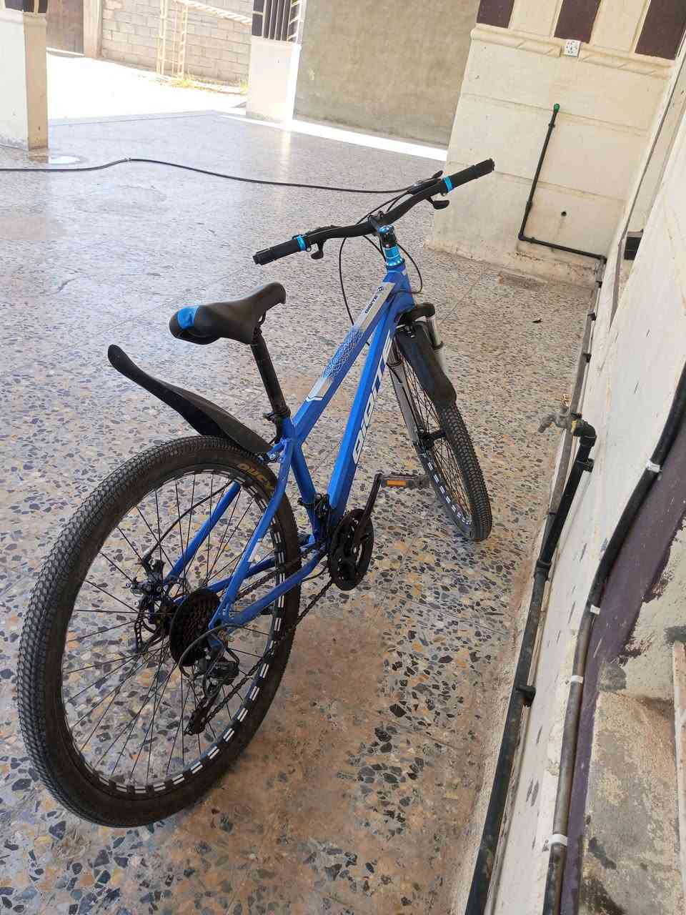 سلام عليكم اخوان 
بايسكل جبلي (MTB)
من شركه(GIANT)
الهيكل المنيوم 
الحجم(26x)
مستعمله صارلها سبوعين 
\\﴿السعر80}وبي مجال//
﴿الرمادي الصوفيه﴾
للتواصل***********
