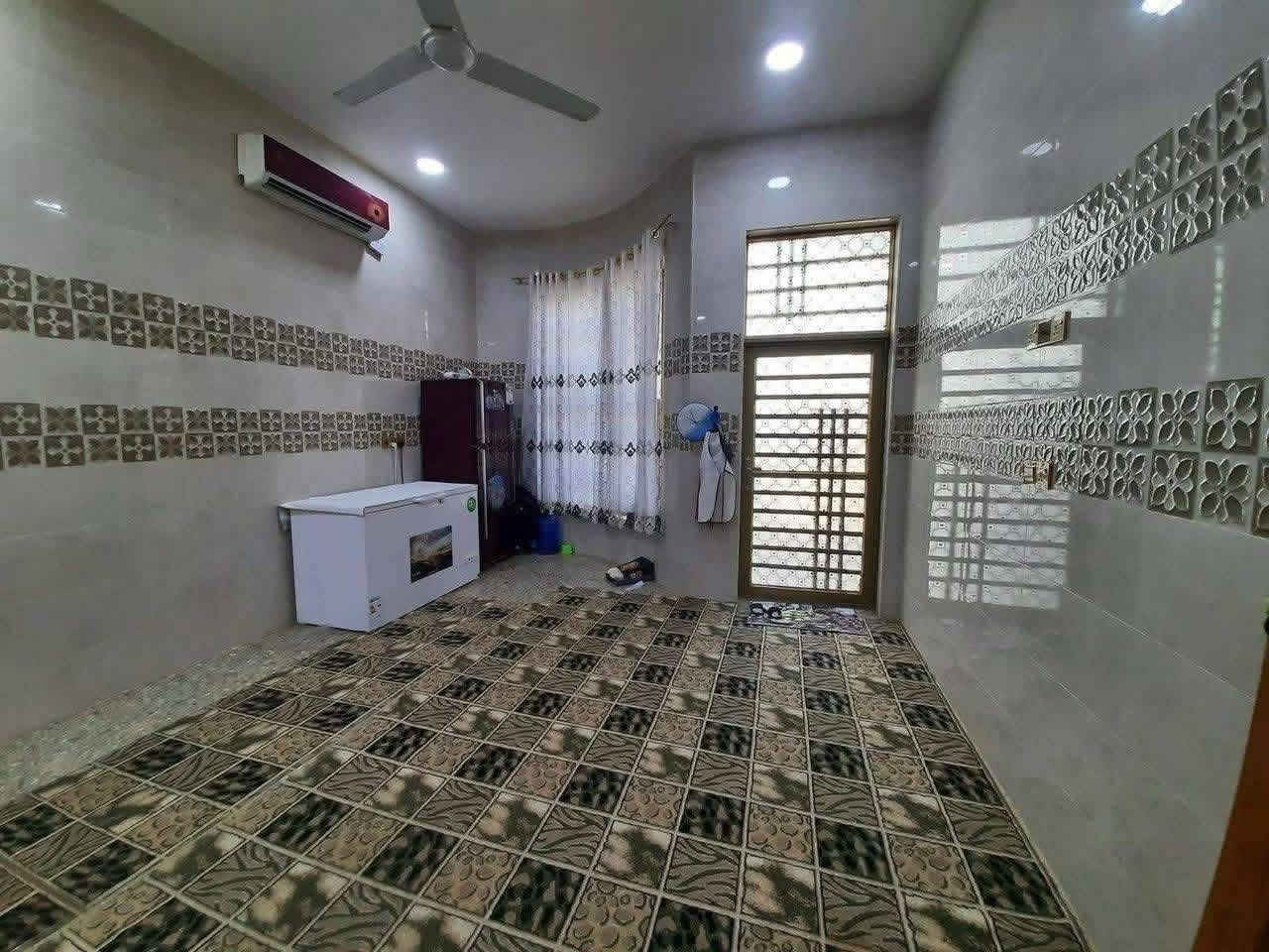 دار للبيع 
العنوان المسيب //حي الموطفين
المساحه 300م طابو زراعي سند 25 
التفاصيل بيت بناء حديث يحتوي على طابقين تحتوي على 3غرف نوم وصاله وكلدور ومطبخ ومجمع صحيات عدد 3
وحديقه 
بيت كامل. مواصفات 
السعر ع الخاص.
لاستفسار الاتصال على ***********
