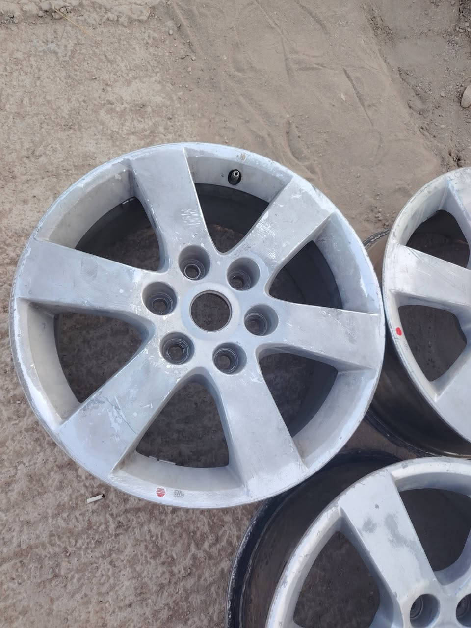 ويل كب حجم 18 مال بايجيرو عدد 3 مكانهن الكوت ***********
