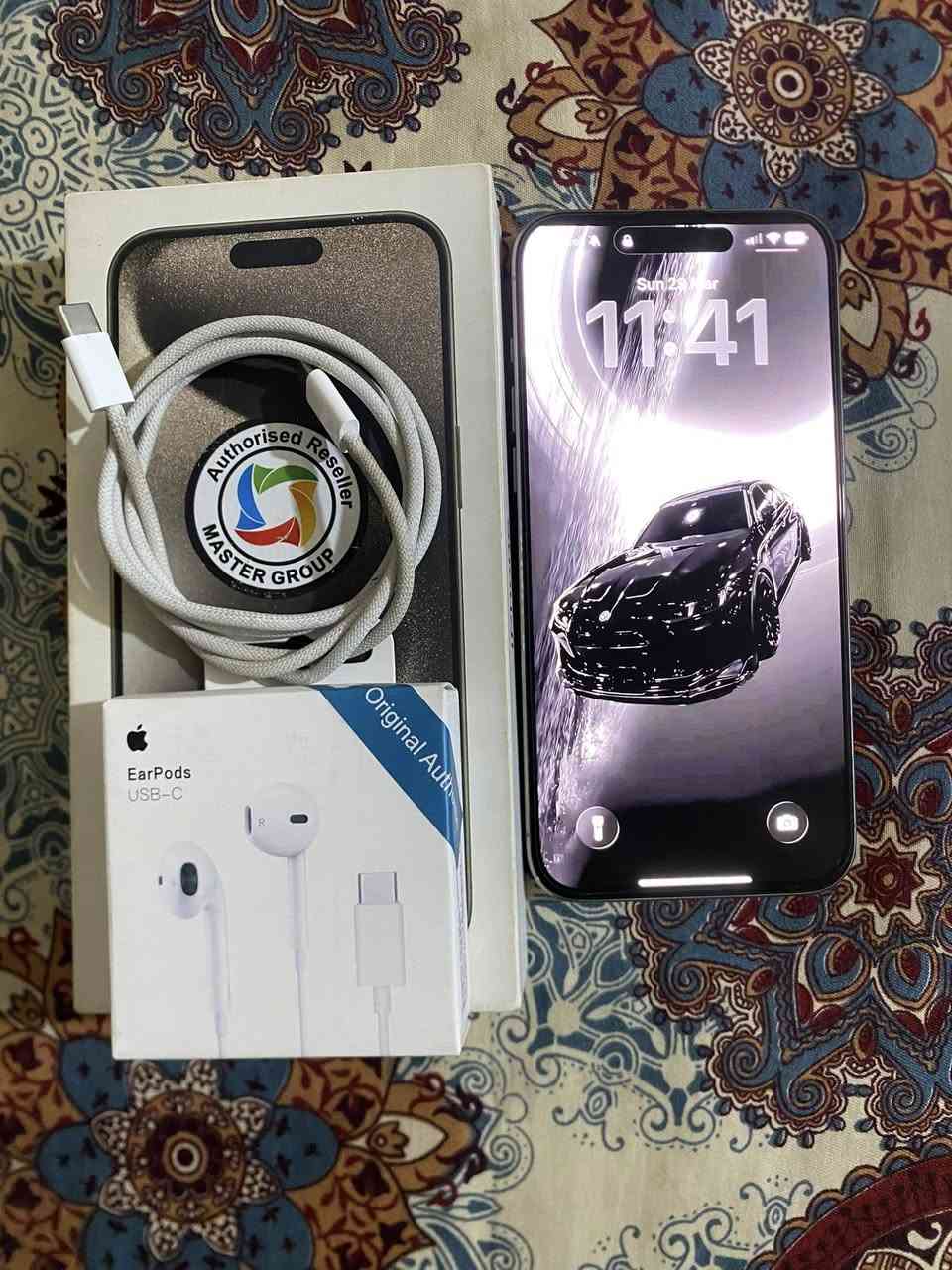 السلام عليكم من رخصة الادمن 
(15 Pro Max)
تيتانيوم ذاكره 256
بطاريه 86 
مشحون بس 350 مره كارتونه وكيبل وسماعه ماستر 
سعره 1075 بي مجال بسيط تواصل خاص


**إذا كنت صاحب هذا الإعلان وتريد حذفه لأي سبب، رجاءا أرسل رسالة إلى الدعم الفني**