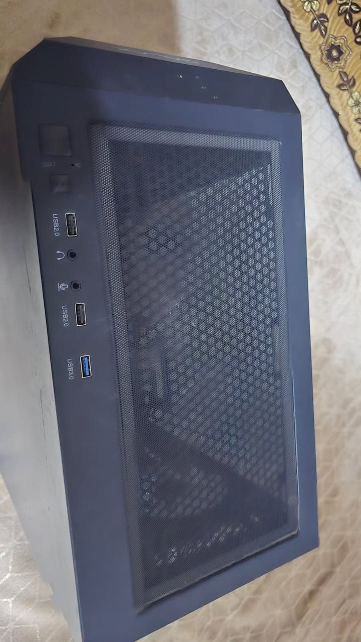 وحدة المعالجة المركزية AMD Ryzen 5 3600‏

بطاقة معالجة الرسوميات RTX 2060 inn03d‏

م.ب اسوس A320‏

ذاكرة الوصول العشوائي 16 جيجا بايت (8*2) 3200 ميجا هرتز

هارد 512 م.2 +500 HDD‏

مزود الطاقة AK 500 وات

جراب جالكسي 4 مراوح RGB للشاشة
لوحة مفاتيح الألعاب + ماوس الألعاب 
مع شاشه كيمنك
السعر 600بيها مجال


**إذا كنت صاحب هذا الإعلان وتريد حذفه لأي سبب، رجاءا أرسل رسالة إلى الدعم الفني**
