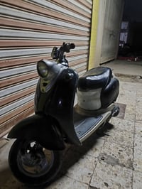 عبد الحليم بدون أوراق مفتوحه بيه صوت شوي سعره 150 وبيه مجال قليل 07864...