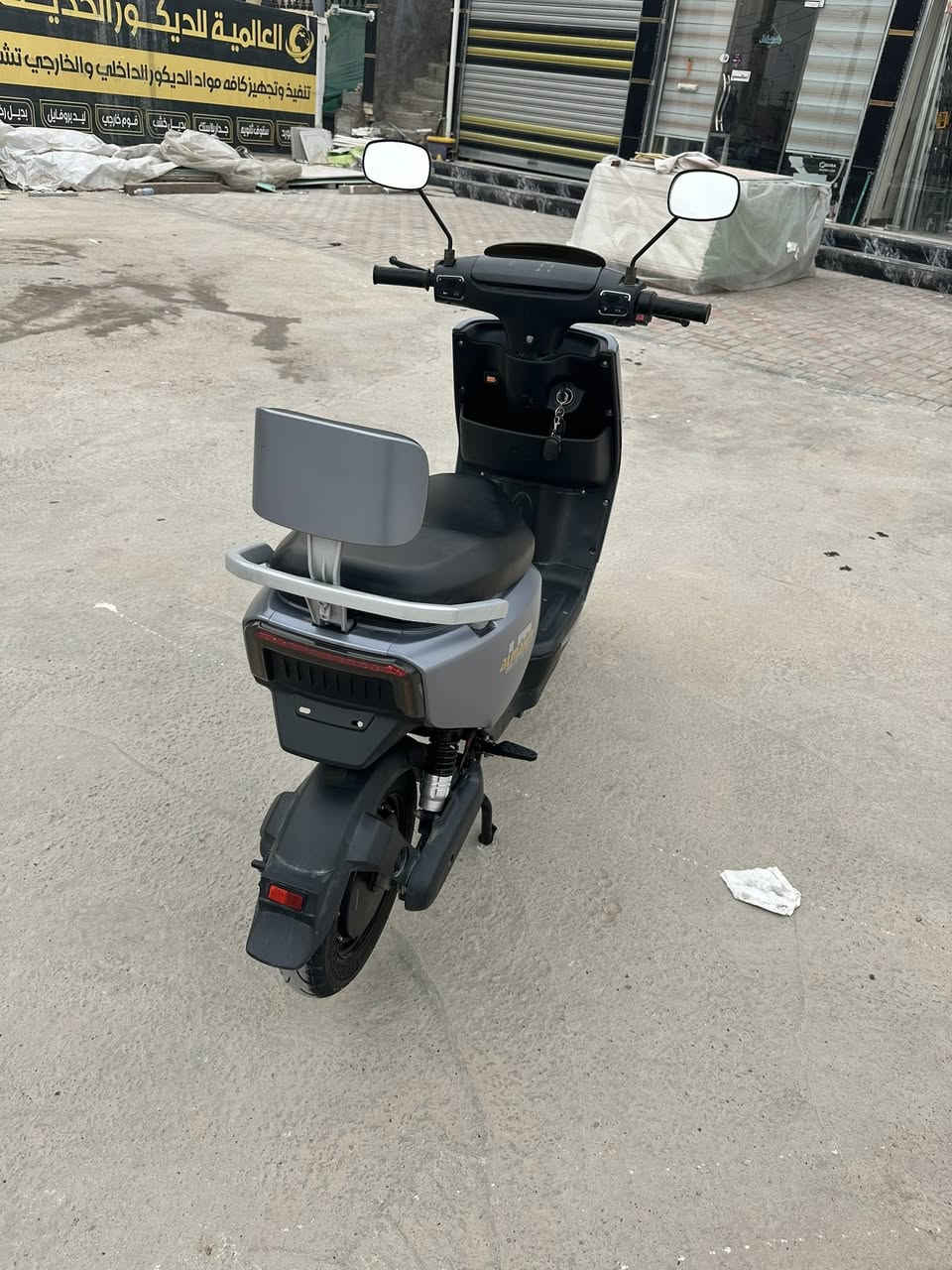 للبيع دراجه شحن نوع سكنس
بطاريات عدد ٦جدد قبل يومين شديتهن 
كهربائيات كلهة شغالغ بلادية على وضع الشركه 
نضام بارك وقوف تلقائي سويج عدد ٢
بصمه تشغيل عن بعد عدد ٢
شاحنه بلاديه مال الشركه اصليه 
كتلوك الشركه موجود 
السعر ٥٧٥ وبيه مجال 
عنوان ابو غريب قرب مجمع الزيتون السكني 
الهاتف  ***********

