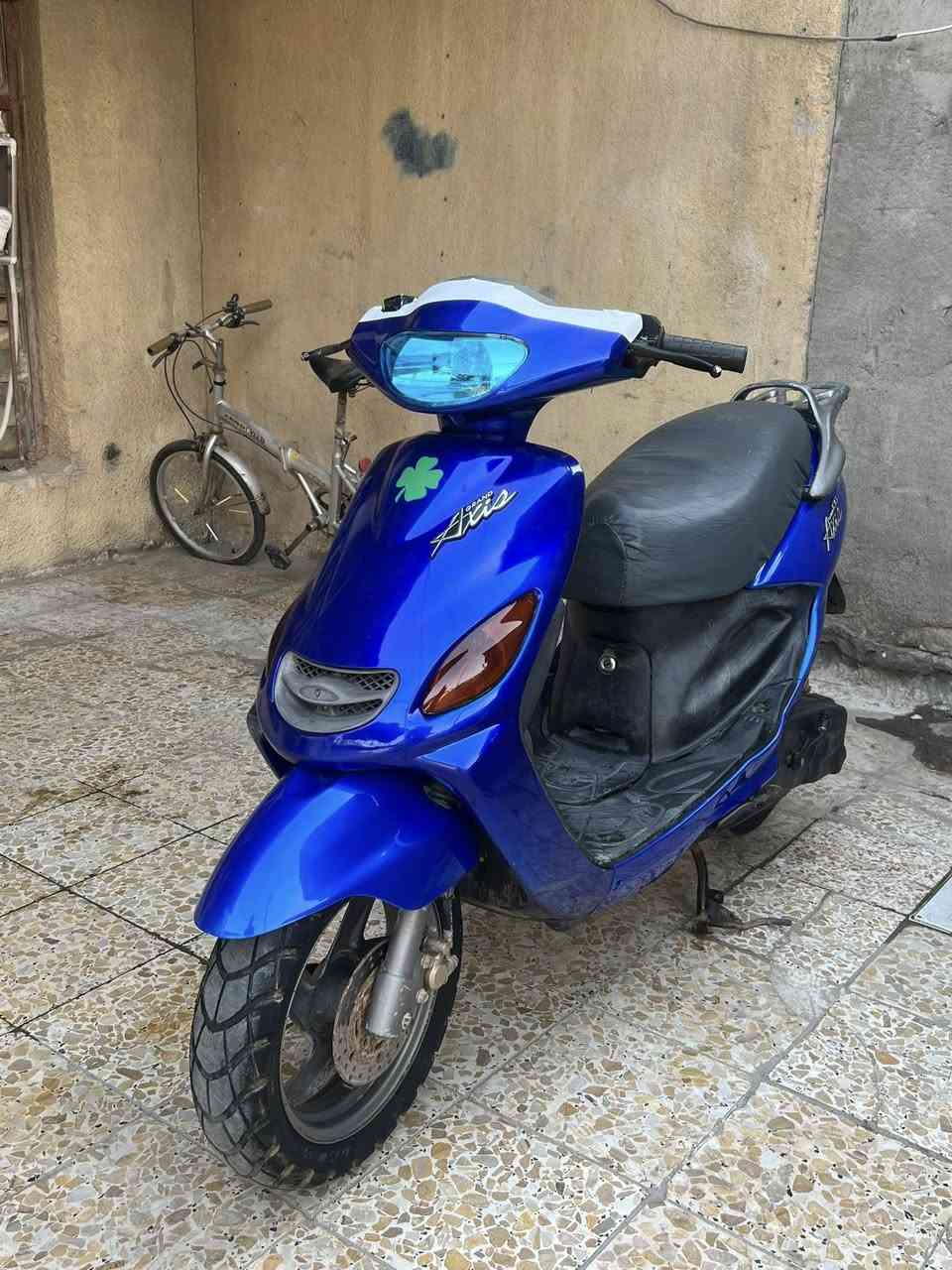 للبيع مكينه نضيفه عوزها باتري وتنضيف كابريتر سعرها 400وبيها مجال مكان بصره جمعيات كلشي شغال عداد يرعه اشاير هورن جاهزه بس كابريتر وباتري ***********
