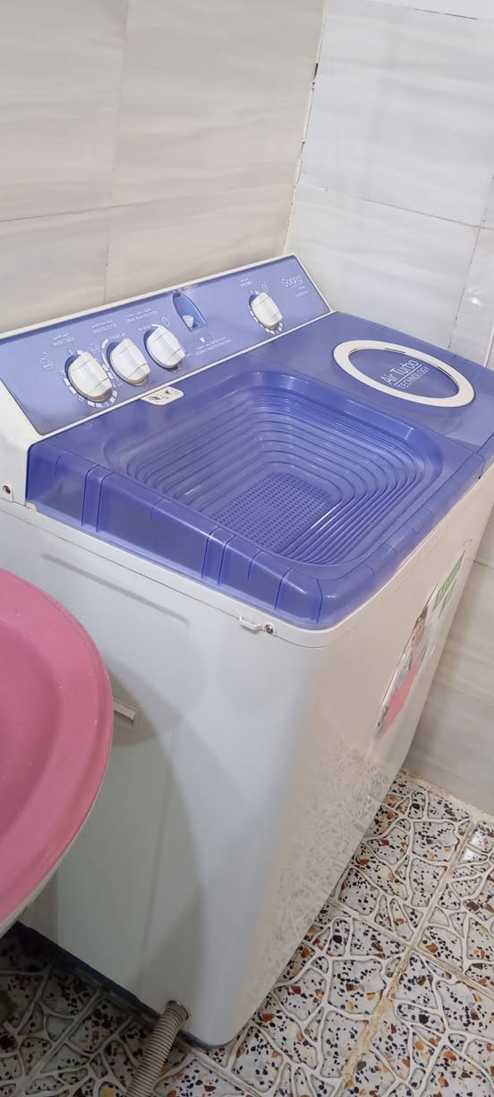 سلام عليكم غساله للبيع 
مجفف وغسيل ونضيفه مامستعمله هواي 
المكان مشخاب السعر 250 وبيهه مجال للشراي 
اليريده يعلق واني اراسله وهذه رقمي  ***********
