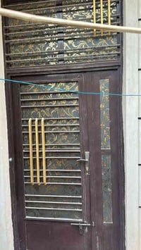 وبركاته  مجموعة ابواب خشب العدد 4  وأبواب حديد العدد 2  للبيع السعر خا...