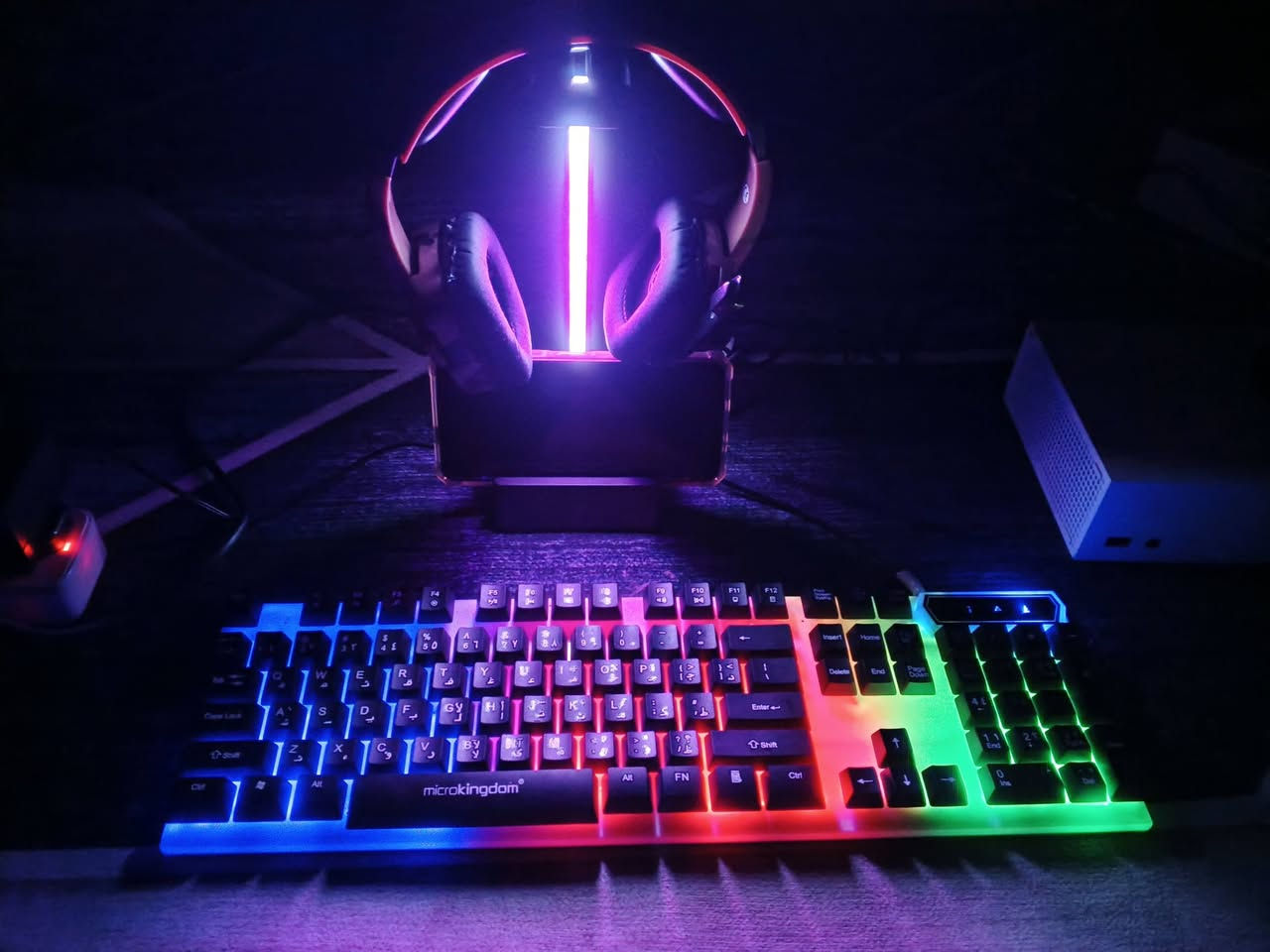 سيريس اس جهاز نضافته 90بل ميه ذاكره 512 كامل الملحقات ويجي وياه سماعه محيطيه اصليه وستان تعليق السماعات والموبايل  بي منفذ usb لشحن الموبايل وبطارية يده ام الدبل باتري قابله للشحن وكيبورد كيمنك rgb ابو الاناره مثل ماموضح بل صوره وبي حساب كيم باس التمت وبي كم لعبه مملوكه كل هذا والسعر 360 الف فقط
*********** للتواصل والواتساب مكاني موصل ايسر
