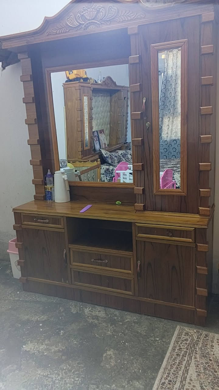 السلام عليكم غرفه اخشاب للبيع ***********
