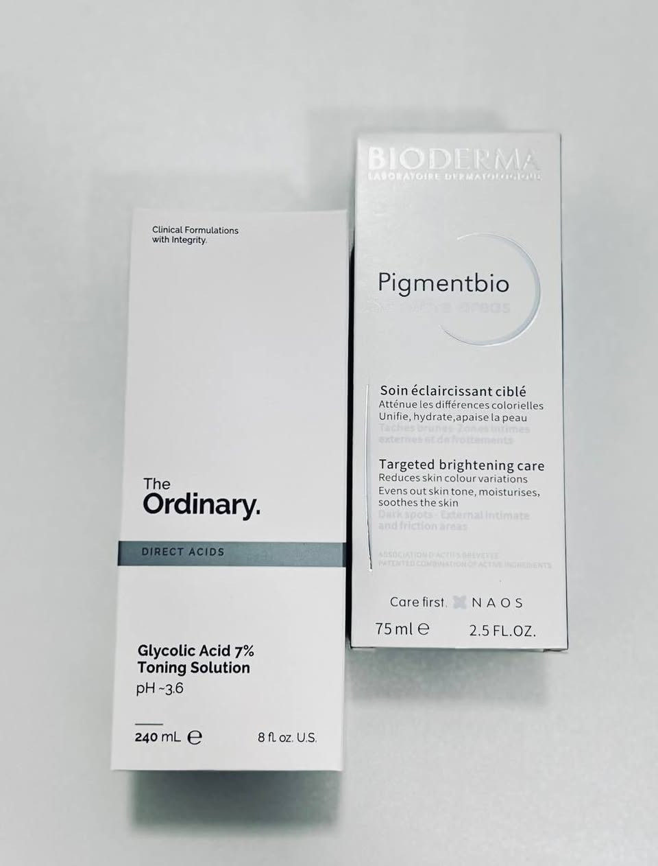 أقوى مكس راح تستخدمي يمحي التصبغات
بالأندر آرم والبكيني والجسم 🥹🙈🫧🫧
يخلي المنطقة صافية قطعة وحدة 🪞

• تونر مقشر بحمض الجليكوليك 7% من "ذا أورديناري" (The Ordinary Glycolic Acid 7% Exfoliating Toner): يعمل على تقشير البشرة بلطف، تحسين ملمسها، وتوحيد لونها. يحتوي على حمض ألفا هيدروكسي (AHA) الذي يساعد على إزالة خلايا الجلد الميتة، مما يعزز نضارة البشرة ويقلل من ظهور الخطوط الدقيقة.👍🏻
• كريم "بيوديرما سنسيتيف أرياز" (Bioderma Sensitive areas Targeted brightening care): مصمم خصيصًا لتفتيح البقع الداكنة في المناطق الحساسة الخارجية ومناطق الاحتكاك وترطيب البشرة. ✅
ملاحظة: يُنصح دائمًا باستخدام واقي شمس عند استخدام منتجات تحتوي على أحماض مقشرة مثل حمض الجليكوليك، لتجنب زيادة الحساسية.‼️


**إذا كنت صاحب هذا الإعلان وتريد حذفه لأي سبب، رجاءا أرسل رسالة إلى الدعم الفني**