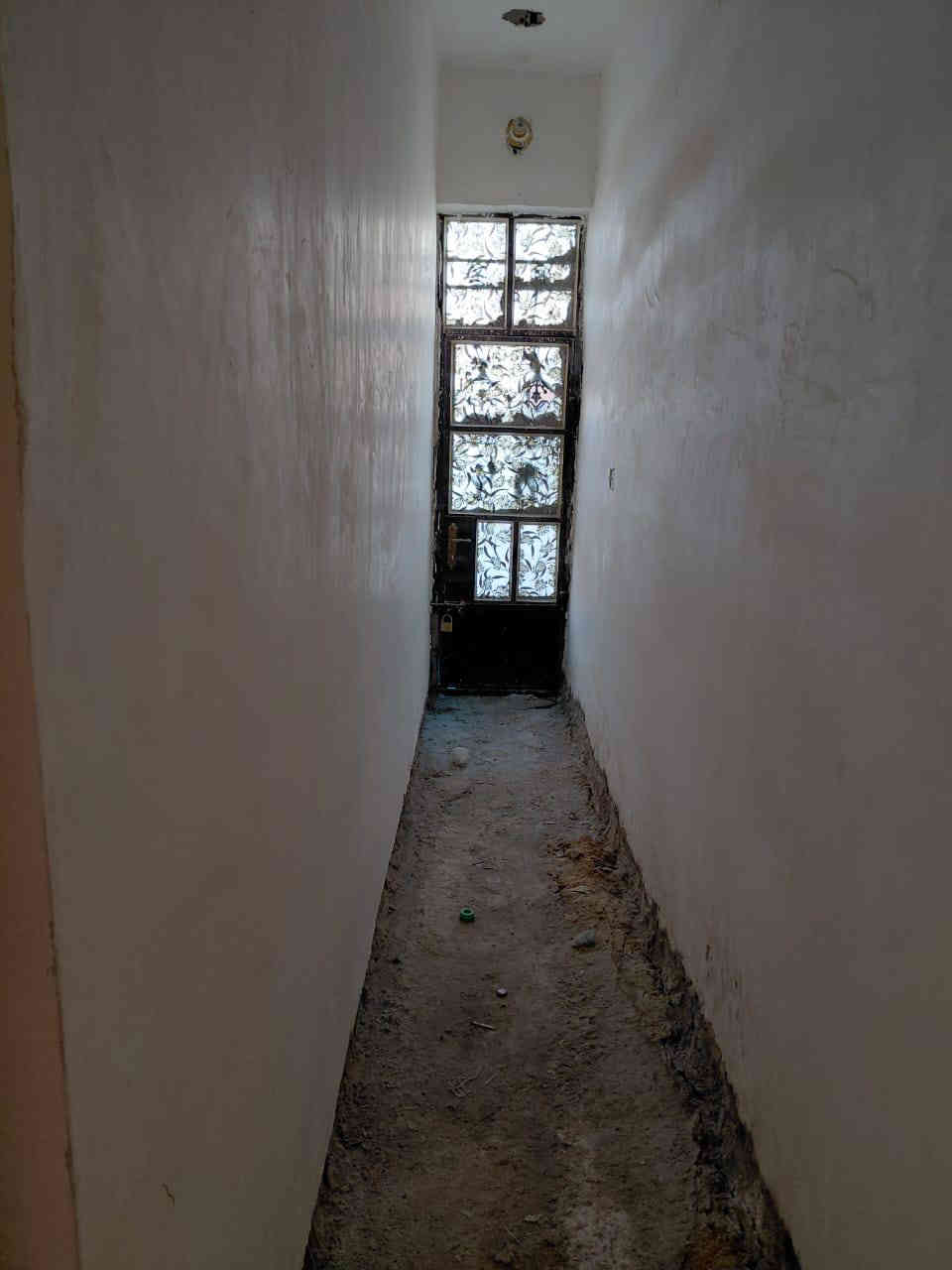 يوجد دار البيع في الشعب الغرير قرب الجامع المحروك خلف السدة المساحة 100متر طابق واحد كامل خدمات ***********
