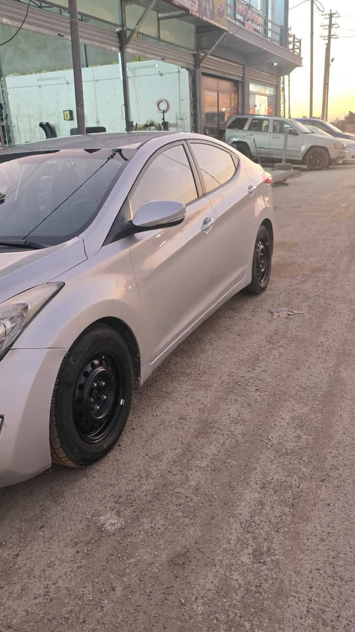 السلام عليكم هونداي افانتي موديل 12 السياره كير مكينه كفاله حداديه نضافته 90 بلميه تخم تاير جديد السياره رقم واصط بسمنه السياره بيه أربع قطع رش اثر جراد السعر المطلوب 95 وبيه مجال موقع السياره كوت الخاجيه للتواصل ***********
