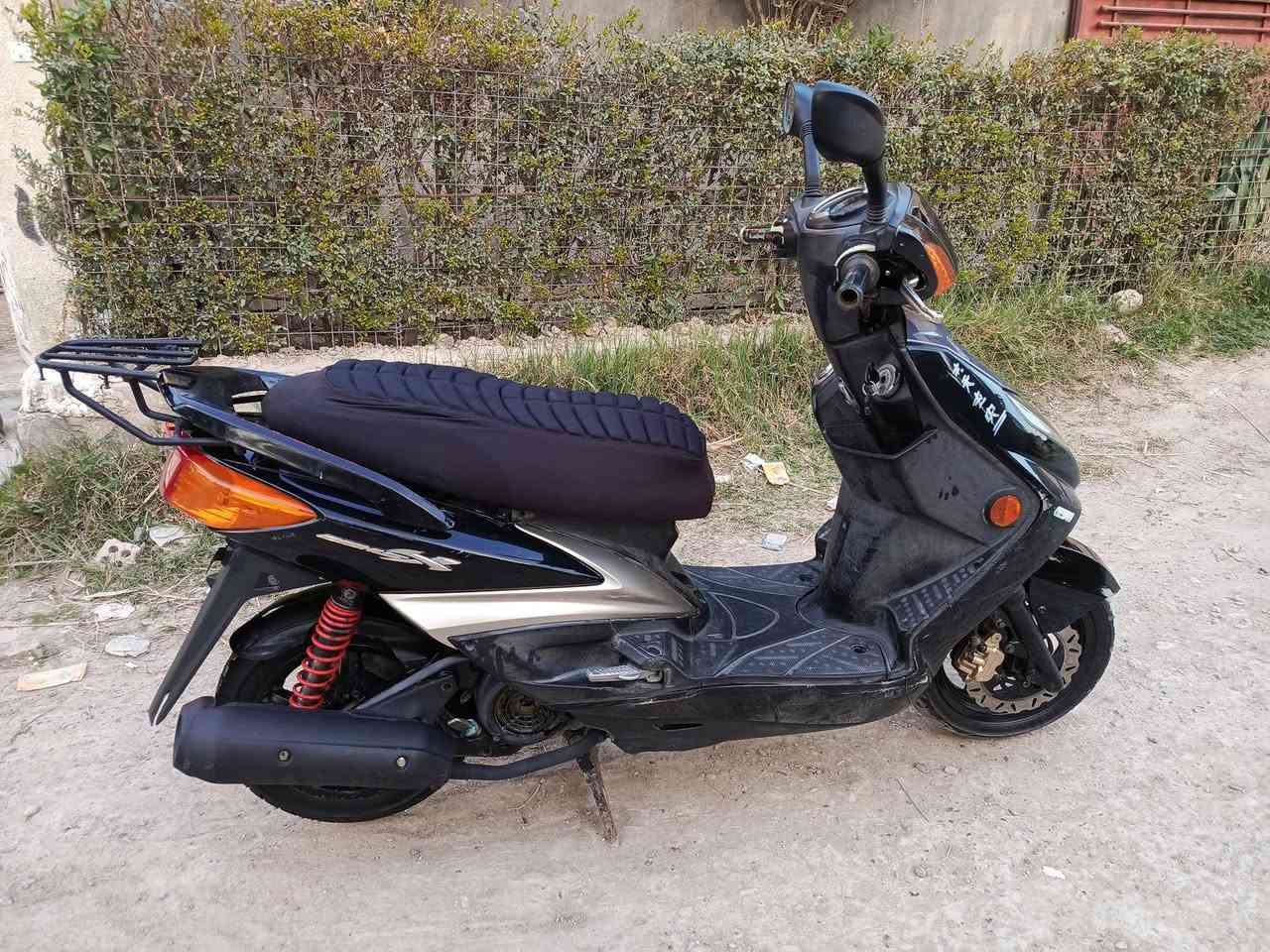 دراجة سكنس فحل نوزل خطين سكليتر شغالة نكرة سلف هندر كفرات كلة ختم واحد كهربائيات  كاملة محرك ما مفتوح الدراجة عل وكالة سعرها 575 وبيها مجال بسيط مكاني الشعلة ***********
