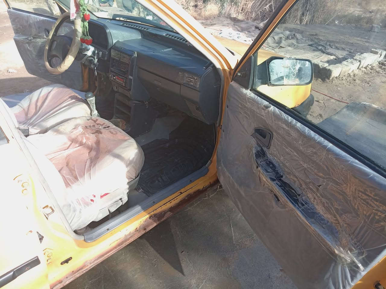 السلام عليكم من رخصة مدير الكروب سيارة سايبة 2011 رقم كربلاء انكليزي سنوية ال 30 كير ومكينة مكفوللت كهربايات كفالة  مكان بابل حصوة السعر 20 الرقم ***********
