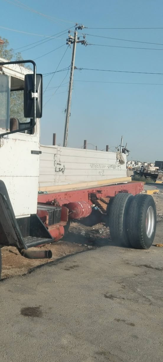 سلام عليكم مارجلوس للبيع موديل 82 كير محرك خير من الله باترياة جدد تايراة زوج جدد صا  لهن شهر انايتي
ولبقيات نص عمر طول 6 ونص 
سنويه جديده ل 2030 بسمي مداور ثاني يوم مسجله ذات جوانب متحركه رقم بغداد انكليزي مميز
جاهزه للعمل 
السعر  10ونص وبيه مجال حك الجيه مكان السياره السماوة
***********
