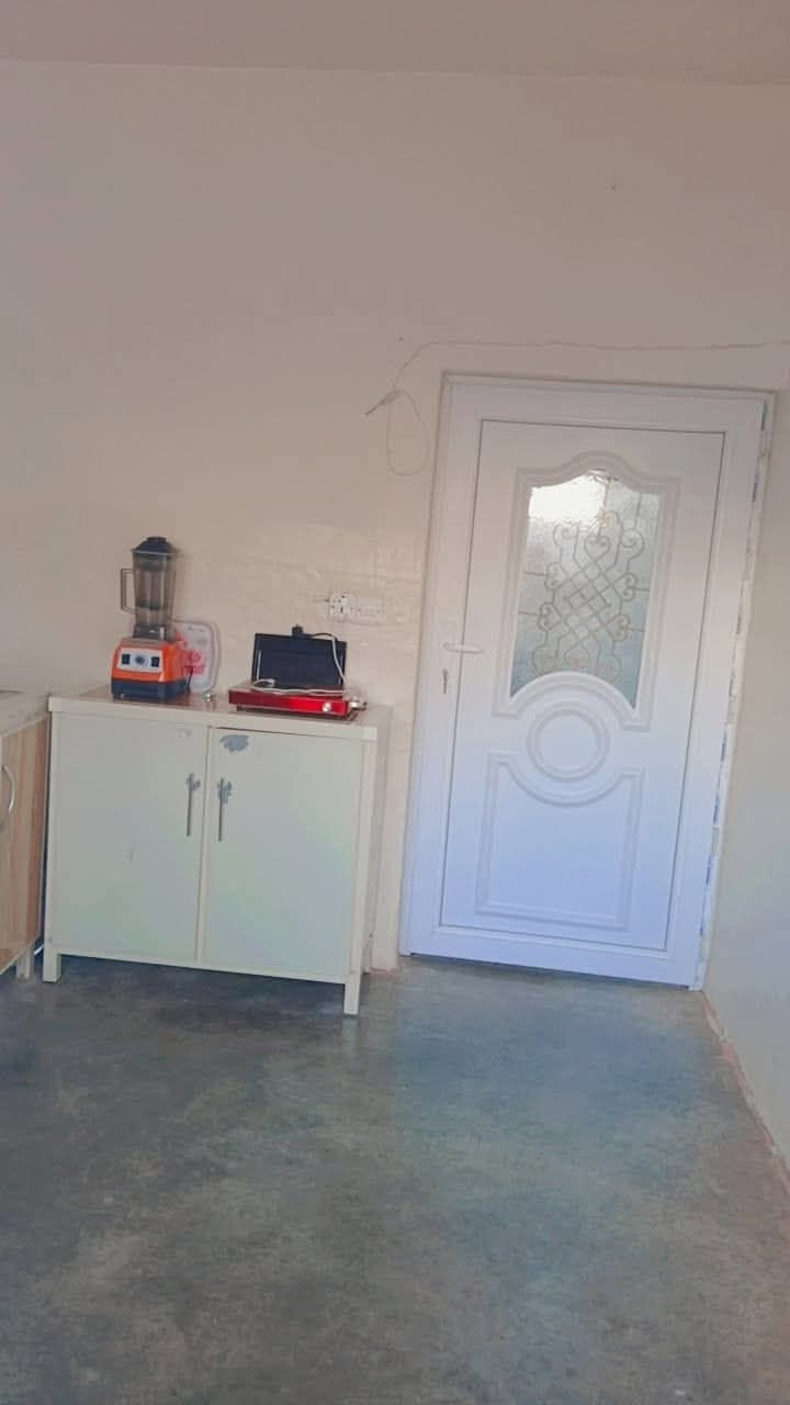 بيت زراعي  - خلف السايلو بالقرب من حديقة يلدز خدمات كاملة 
🏠يتكون البيت من ( غرفتين نوم + هول داخلي + استقبال + مطبخ ) 
📐 المساحة: 150  متر
💰 السعر: 48 مليون وبيها مجال للمعاملة 
📍 موقع مميز وفول خدمات

-----
📞 للاستفسار والتفاصيل:
***********
+ 
‏‪***********‬‏
