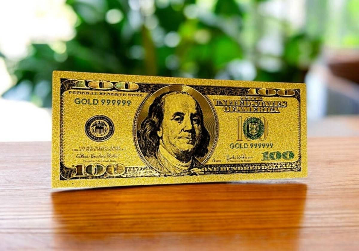هذه الأوراق النقدية هي نموذج تذكاري مطلي بالذهب من فئة 100 دولار، وتستخدم غالباً للهدايا أو كقطع فنية للديكور.ليست عملة حقيقية: هذه الأوراق مصنوعة من رقائق البوليمر الذهبية وليست ذات قيمة قانونية.تصميم تذكاري: تحمل صوراً وتفاصيل مشابهة للدولار الأمريكي الحقيقي ولكنها غير صالحة للتداول.استخدامات متعددة: يشتريها الناس عادةً للتجميع، أو كقطع فنية للمكتب والمنزل، أو كإضافة مميزة للهدايا
سعر القطعة 5 الف
التواصل خاص 
او الاتصال على الرقم 
***********
هذه الأوراق النقدية هي نموذج تذكاري مطلي بالذهب من فئة 100 دولار، وتستخدم غالباً للهدايا أو كقطع فنية للديكور.ليست عملة حقيقية: هذه الأوراق مصنوعة من رقائق البوليمر الذهبية وليست ذات قيمة قانونية.تصميم تذكاري: تحمل صوراً وتفاصيل مشابهة للدولار الأمريكي الحقيقي ولكنها غير صالحة للتداول.استخدامات متعددة: يشتريها الناس عادةً للتجميع، أو كقطع فنية للمكتب والمنزل، أو كإضافة مميزة للهدايا
