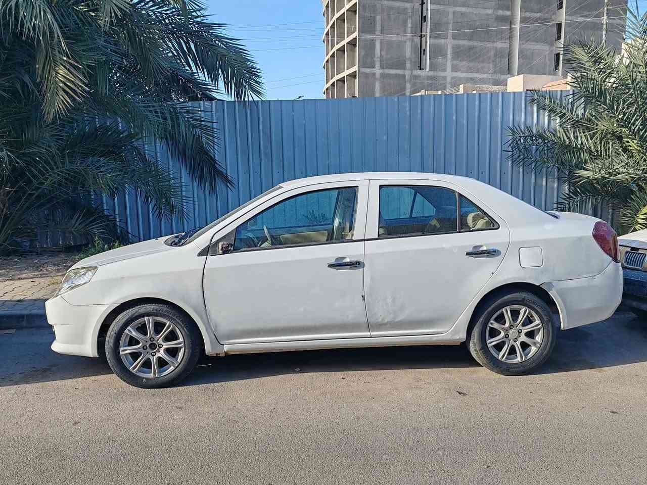 السلام عليكم 
للبيع جيلي mk 2012 
رقم بغداد انكليزي باسمي سنوية لل30 تحويل مباشر
مكينه وكير كورلا كير عادي 
بيهه نقوصات بسيطه اني معمرهه بس بقت نواقص بيهه ومحتاج فلوس واريد ابيع 
السعر 31 ورقه وبيهه مجال 
مكاني بغداد جامع النداء 
***********
