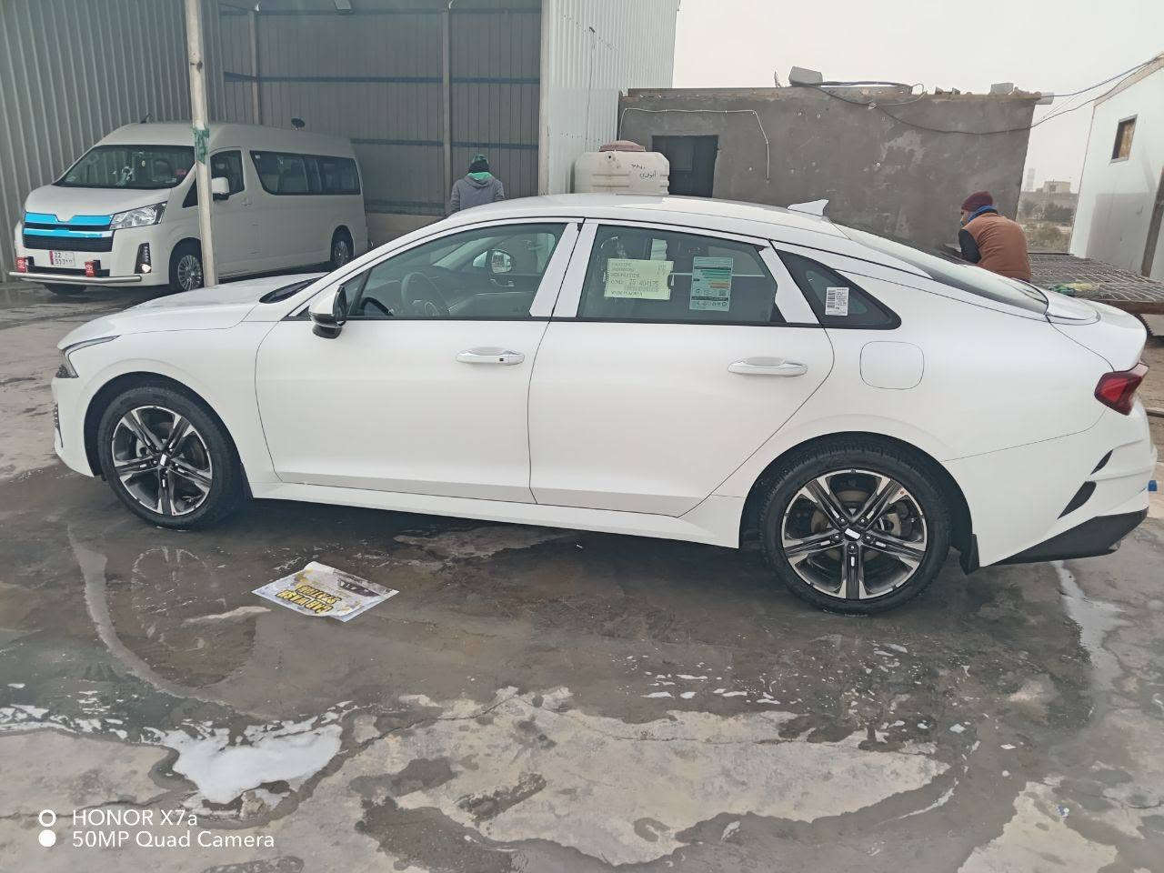 السلام عليكم
كي فايف #موديل 23 خليجي 
السياره رقم بغداد بأسمي

المواصفات/  مكينه 2000 دوش
بصمه تشغيل بصمت أبواب  +   صندوق 
لايت امامي اربع عدسات 
بكلايت خلفي  لد متصل 
صندوق ذكي
حساس خلفي 
5 وضعيات قياده 
ترحيب عن بعد 
ماشيه 51 
بعد بيها هواي مواصفات
مكانها ذي قار 
#السعر / 205 وبيها مجال 

السياره #كفاله عامه عدا بارد كلش بسيط مذكور بلسونار
السونار مرفق بلمنشور

رقم الهاتف /***********
