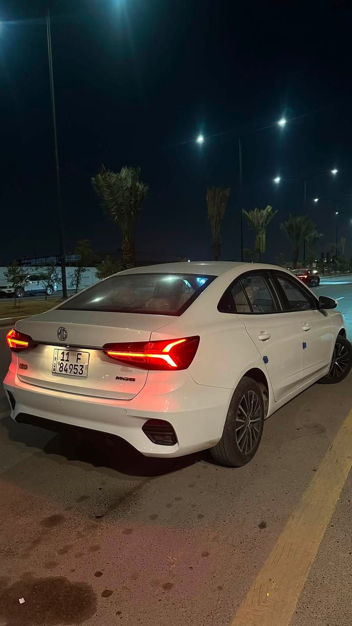 ⁨ ⁨ ⁨ ⁨
⁨ ⁨ ⁨ ⁨ 
🟥🟥 للبيع فقط و بدون مراوس 🟥🟥

MG5 plus خليجي 
رقم بغداد بأسمي تحويل مباشر
السيارة كفاااااله عامه من الضرر و الصبغ و التبديل 

🔰 الموديل 2025
🔰العداد 9 الف كيلو 
🔰 لون ابيض 
🔰 مكينه 4 سلندر 1500cc دوش 
🔰 ویل قياس 16 إنج
🔰 كير تبترونك + -
🔰 كشنات مخمل ابيض
🔰 مثبت سرعة ذكي تفاعلي 
🔰 دشبول جلد ابيض  
🔰 شاشه عدادات دجيتال 
🔰 وضعيات قيادة (  نورمال ، ايكو ) 
🔰 فول تحكم ستيرن 
🔰 تبريد قطعتين 
🔰 شاشة اصلية قياس 12.6 انج تدعم Apple carplay 
🔰 نظام صوتي 6 سماعات 
🔰 نظام اوامر و تحكم صوتي
🔰 مصابيح أمامية زينون 
🔰 لد نهاري 
🔰 بك لايت لد 
🔰 كشاف ضباب خلفي 
🔰 مري كهرباء 
🔰 اشاير بـ المري  
🔰 دخول ذكي (بصمة)
🔰 بصمة ابواب 
🔰 صندوك بصمة 
🔰 حساس ضغط الإطارات 
🔰 منفذ شحن سریع مزدوج Type-C
🔰  اوتو هولد 
🔰 هند بريك بصمه 
🔰 حساسات خلفية تفاعلية 
🔰سبير جديد ما نازل عدة جديدة كلها ما نازله 
🔰 نظام المكابح المانعة للانغلاق ABS
🔰 نظام التحكم بالثبات ESC

السيارة كلش جديدة زيرو على ايدي من وكالة البياع ضمان 6 سنوات سيرفاس كله بلشركه 

وياها ارضيات حوضية بلادية 
و ارضياتها مال شركة البلادية 
و العده و السبير و المثلث كله جديد 

السيارة خليجية ام الضمان و كفالة عااااامة
السعر 128 ورقه و بي مجال للطيبين 

***********
