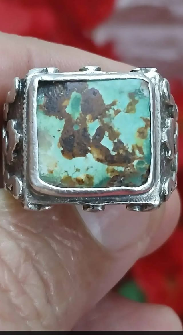 اللهم صل على محمد وآل محمد
خاتم متوج بحجر رضوي نيشابوري((مصور رجل واقف)) بصياغه يدوية جميلة وثقيلة للبيع مكاني بغداد


**إذا كنت صاحب هذا الإعلان وتريد حذفه لأي سبب، رجاءا أرسل رسالة إلى الدعم الفني**