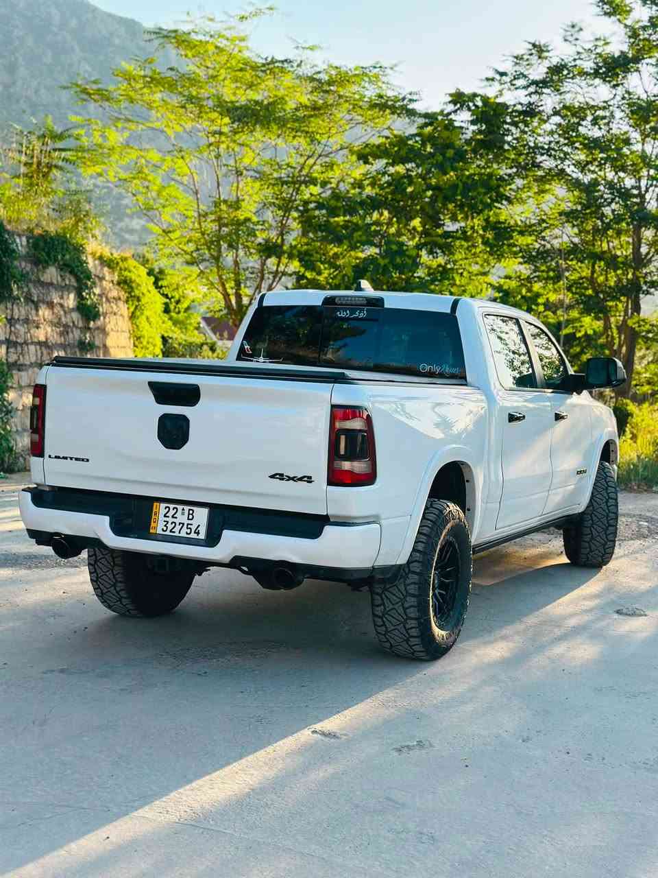 للبيع دوج رام لمتدد موديل 24 فول 
المحرك : V8 5.7L .
العداد : 29 مايل 

للسعر علق واني ادزه الك خاص

رقم اربيل بأسمي حادث سطحي خفيف 

 واتساب ***********

المواصفات :
*عداد ديجتال
* سلايد روف
* دفع رباعي 4x4. فور ويل
* رادار تفاعلي مع مانع تصادم. 
* نقطة عمياء. 
* تحذير الخروج عن المسار
* استطفاف ذكي (اوتوپارك).
* دوسات جانبية كهربائية.
* المصابيح الأمامية زنون.
* كشافات الضباب زنون. 
* المصابيح الأمامية والمصابيح الخلفية LED. 
* دخول ذكي (بصمة). 
* تشغيل عن بعد.
* مقاعد من الجلد الفاخر. 
* المقاعد كهربائية مع ميموري.
* المقاعد الأمامية تبريد وتدفئة. 
* المقاعد الخلفية تبريد وتدفئة. 
*الستيرن تدفئه 
* شاشة كبيرة 12 أنچ.
* نظام ملاحة نفكيشن GPS.
* حساسات امامية وخلفية.
* 
* مانع تصادم خلفي. 
* مكيف خلفي.
*محدد سرعة.

* مرايا كهربائية جانبية  قابلة للطي كهربائيا.
* شاحن موبايل لاسلكي (واير ليس).
* الشباك الخلفي كهربائي. 
* المرايا الجانبية تدفئة. 
* باب الصندوق كهربائي.
* غطاء من الجلد للصندوق الخلفي .
*
* امكانية تعديل ارتفاع دواسات البنزين والبريك.
* هاند بريك كهربائي.
* جوبلسات جگات تصعد وتنزل 
* حساسات امامية. 
* حساسات خلفية. 
*
* مرايا مع خاصية التعتيم الذاتي. 
* مساحات تخزين إضافية 

مكان السياره بغداد
