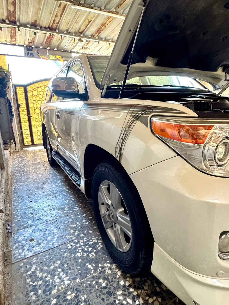 سلام عليكم
لاندكروز 2014 GXR  v6
السيارة ماشية 103 الف حقيقي

السيارة على وضع الشركة مكفولة كفالة عامة 

الداخل نظيف جدا جدا

رقم بغداد الماني مشروع وطني

مواصفات السيارة معروفة

سعر السيارة 365 وبيهة مجال بسيط

السياره كلش نضيفه مال بيت 
بعدها ع وضع الشركه 

بيها ملاحضه بسيطه شبر بالجامغ الايمن الامامي 

شرط بدون ضربه بدون فتح 
السياره باسمي تحويل ثاني يوم 
مكاني بغداد 
رقم الهاتف 
***********
 / ***********
