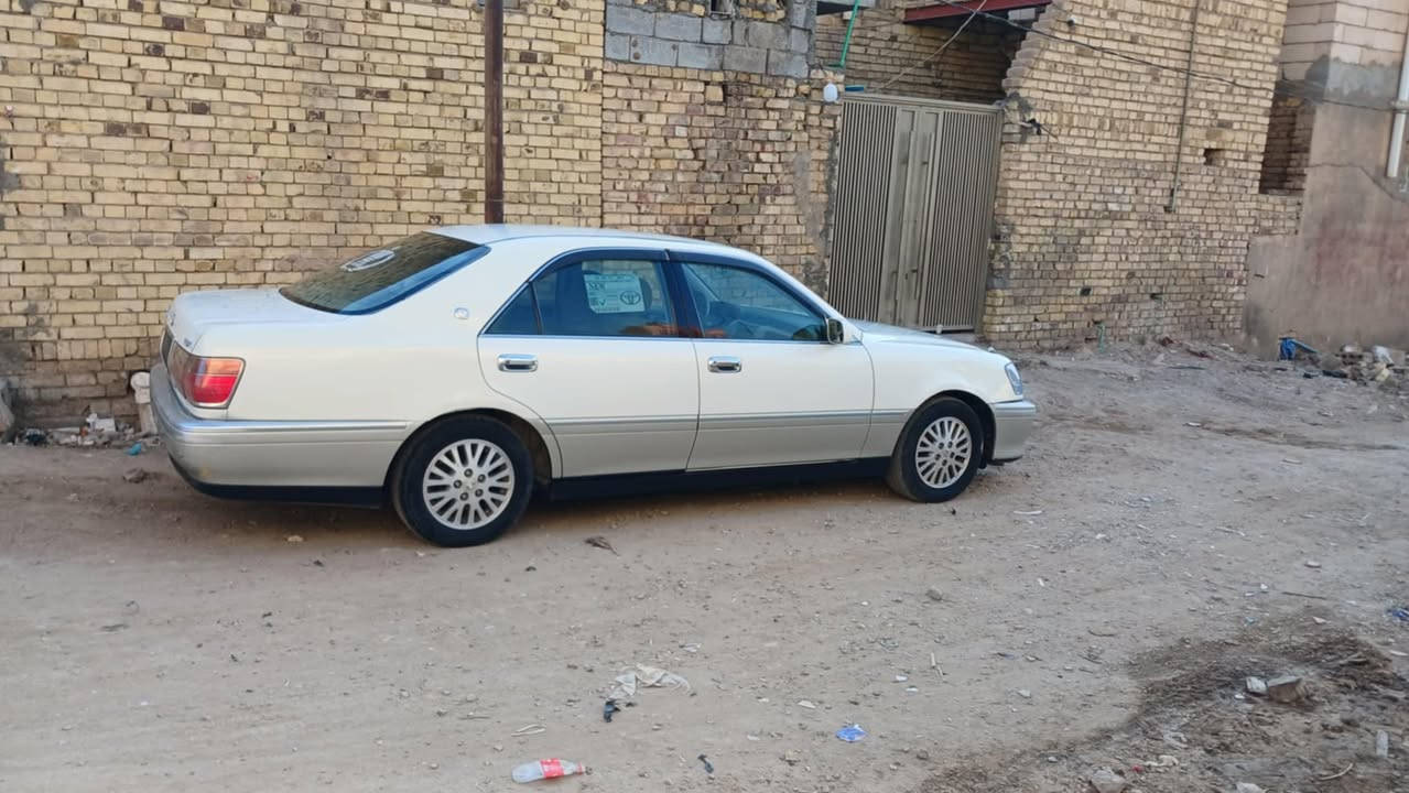 سياره جنون ادوات كصتين 
لايت زنون كرستال تبريد ثلج كهربائيات كلها شغاله حداديه فول
برده خلفيه دكمتين
كير ومكينه كفاله تخم تاير 
السعر 29 /ذي قار قضاء النصر 
***********
