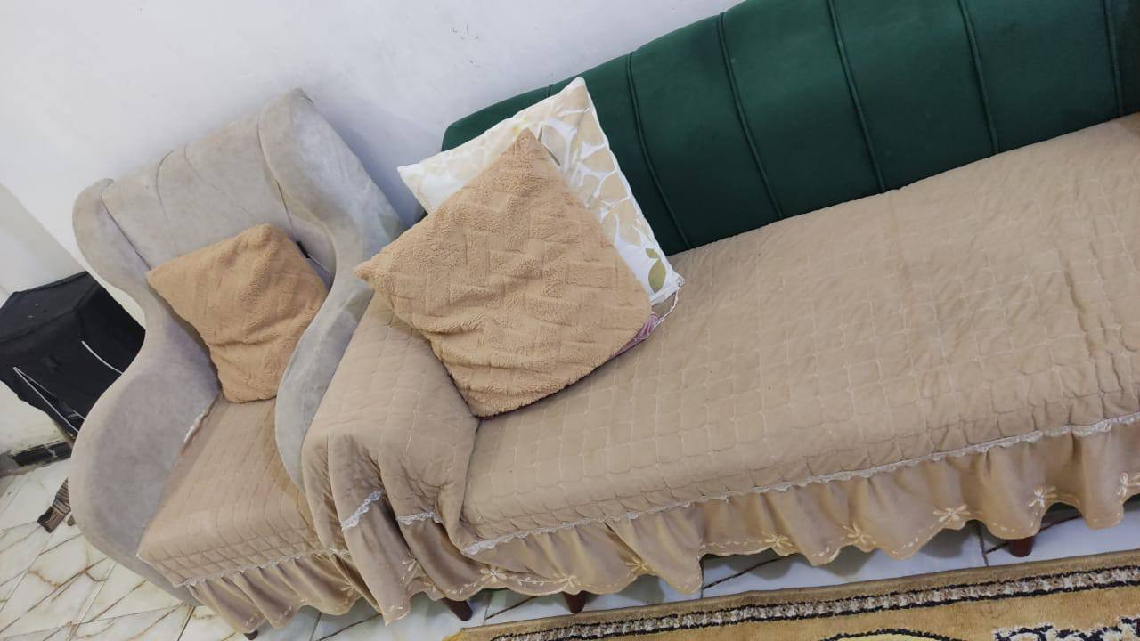 عندي قنفات جديدات ونظيفات اربع قطع مع المفرش سعرهن ٢٥٠ وبيهن مجال


**إذا كنت صاحب هذا الإعلان وتريد حذفه لأي سبب، رجاءا أرسل رسالة إلى الدعم الفني**