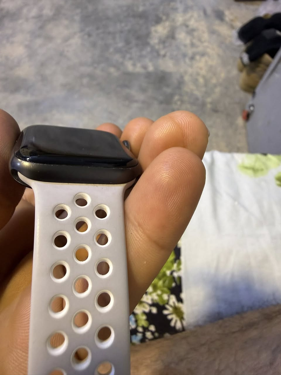 سلام عليكم للبيع ساعة ابل حيل 5نايك نظافة 100لوك  عارظها 175قفلها بدون عملة مكاني بغداد***********
