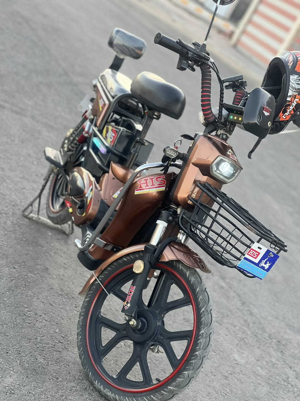السلام عليكم 
ماطور شحن حجم20 الجيل السابع الVIP
بطاريات جدد كوريا MR اقوى بطاريات حاليا بطاريات عدد5 60V فولت ملف 1500W واط تمشيك 40 كيلو بلشحنه الوحده
وبي مواصفات خير من الله 
يشتغل عن طريق البصمه ولسويج 
جهاز انذار مال سرقه 
اشاير رباعي يمنه ويسره 
اربع تبديلات سرعه 99 وهورن عالي ولايت زنون ابيض ثلجي عالي ناصي 
بي بلوتوث صوت قوي وشاشه ديجيتال اي عطل يصير يضهر بلشاشه وستاند موبايل مع منفذ يو اس بي وبي6دبلات اربعه خلفيه وثنين اماميه وشاحنه بطاريات 
تفصل من وحدها اذا فول شحن وحامل اكواب ومرايات جانبيه ودرع يحمي الماطور من السقوط مع جكمجه 
ماطور جديد بعده شركه شخط مابي
مثل ما موضح بلصور ماطور خير من الله 
مكاني تكريت القادسيه شارع ابو عكرب 
السعر 475 وبي مجال بسيط للشراي 
للستفسار ***********
