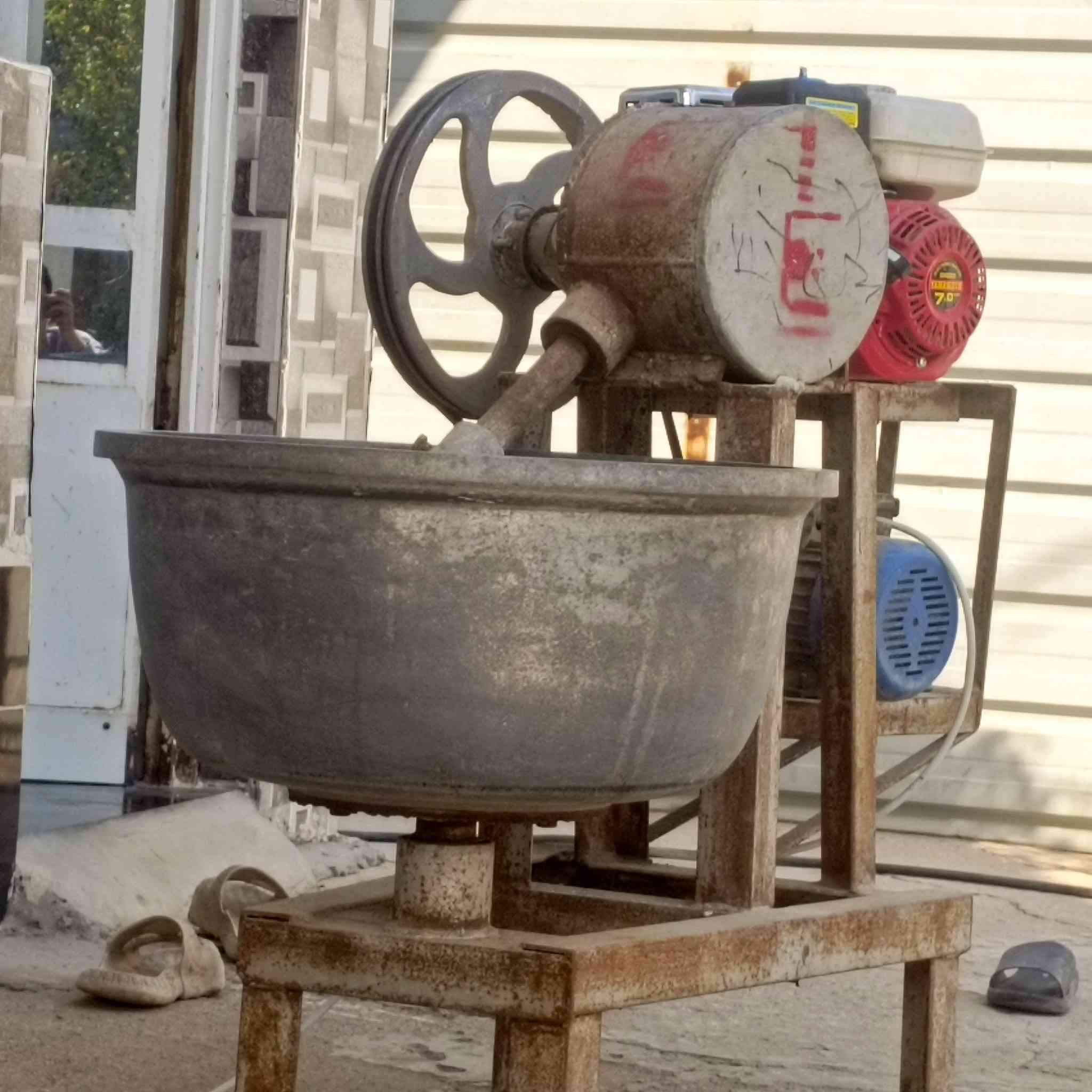 سلام عليكم متوفر ميز خبز وميز شنگ وعجانه وساحبه وعفريت للبيع للستفسار ***********
