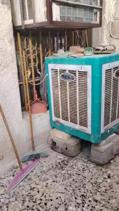 60م دار سكن طابو في الشرطه الخامسه شارع مجموعة الاميره للتسوق طابقين 2نوم وصاله ومطبخ وخدمات وبالكون يصلح غرفه نوم وطارمه جبهتها 6 متر للمزيد من المعلومات الاتصال وتساب *********** شركه المسار للبناء والاعمار بغداد حي المواصلات الثانية قرب المستوصف الصحي..السعر المطلوب 115 مليون البيت محدث وجيد
