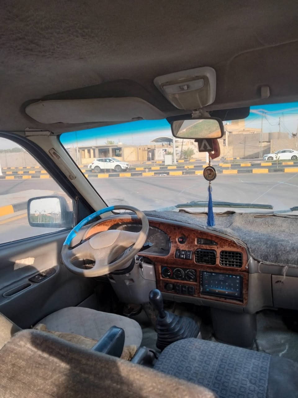 السلام عليكم سياره للبيع 2001 السنويه 2030 محرك وقير واكسن خير من الله الروم انجليزي السعر 60 وبيها مجال المكان الناصريه جسر الحولي رقم ***********
