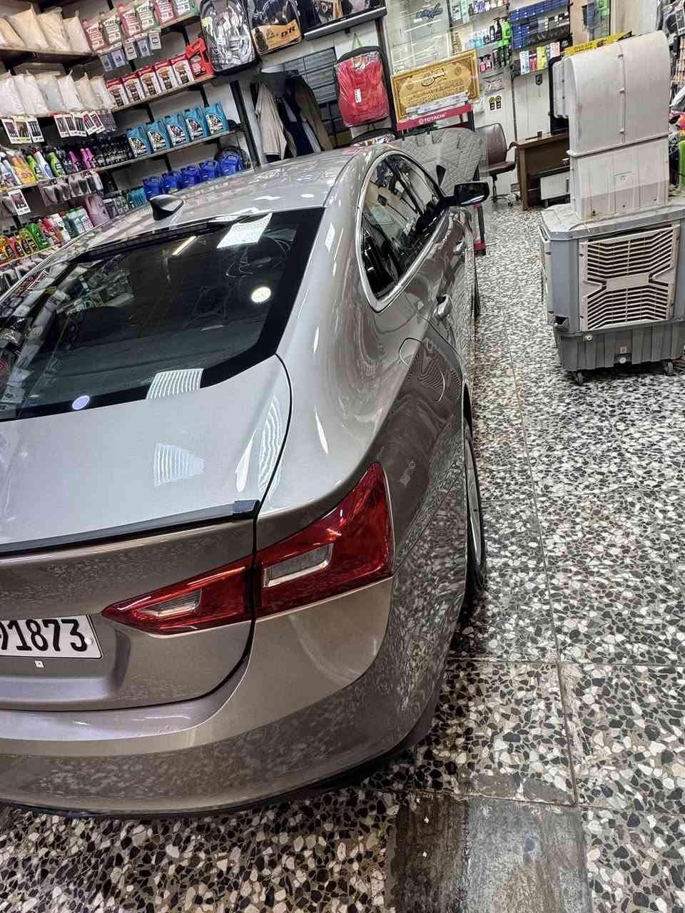 سلام عليكم للبيع ماليبو 2022  سياره ع ايدي خير من الله جديده كلش حادث خفيف باب سايقً فقط باقي كفاله ماشيه 52 الف كيلو 
مكان السياره بغداد حي الحسين
***********
