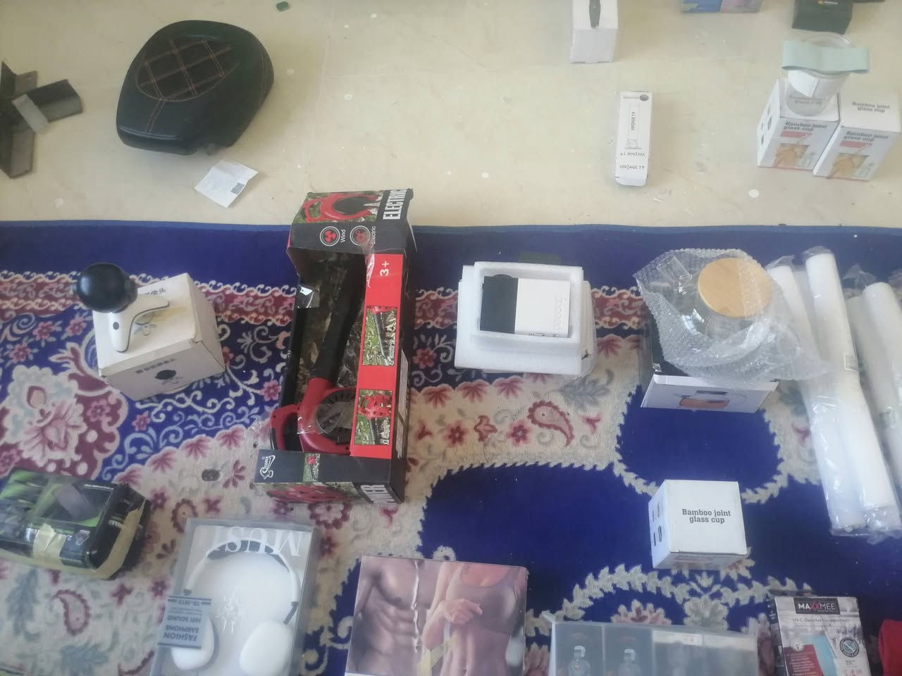 شلعه ٢٠ قطعه كله قطع ثكال وشغاله السعر ٦٥ الف مع التوصيل يعني القطعه عليك ب٣ الاف
داتا شو
ساعات سمارت قطعتين
مكينه خياط
منفاخ هوى
بلي ٢ بيه الفين لعبه     
كامرى تصوير
شسورات عدد ٢ 
بس ذني اطلع فلوس فلوسهن


**إذا كنت صاحب هذا الإعلان وتريد حذفه لأي سبب، رجاءا أرسل رسالة إلى الدعم الفني**
