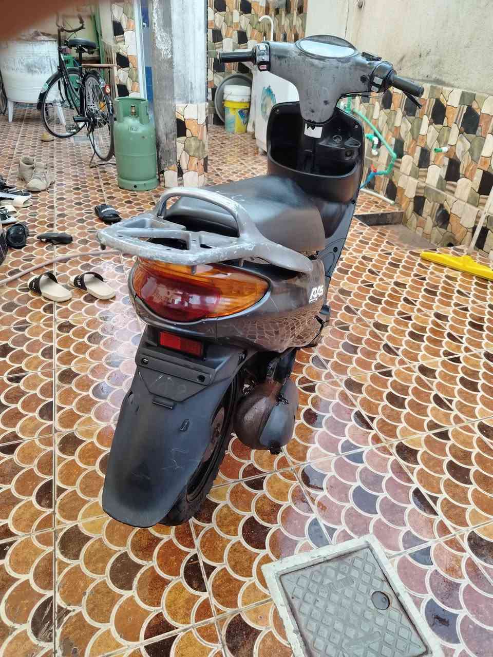 سلام عليكم دراجه اكزز للبيع دراجه مكفوله من كل النواحي ابلاديه مكينه ما مفتوحه نهضه وشلعه معدله كلشي بيها شغال من الطول لطول ما ناقصه اي شي سعر 700 مكاني الجزيره باب الهوى رقم الهاتف ***********
