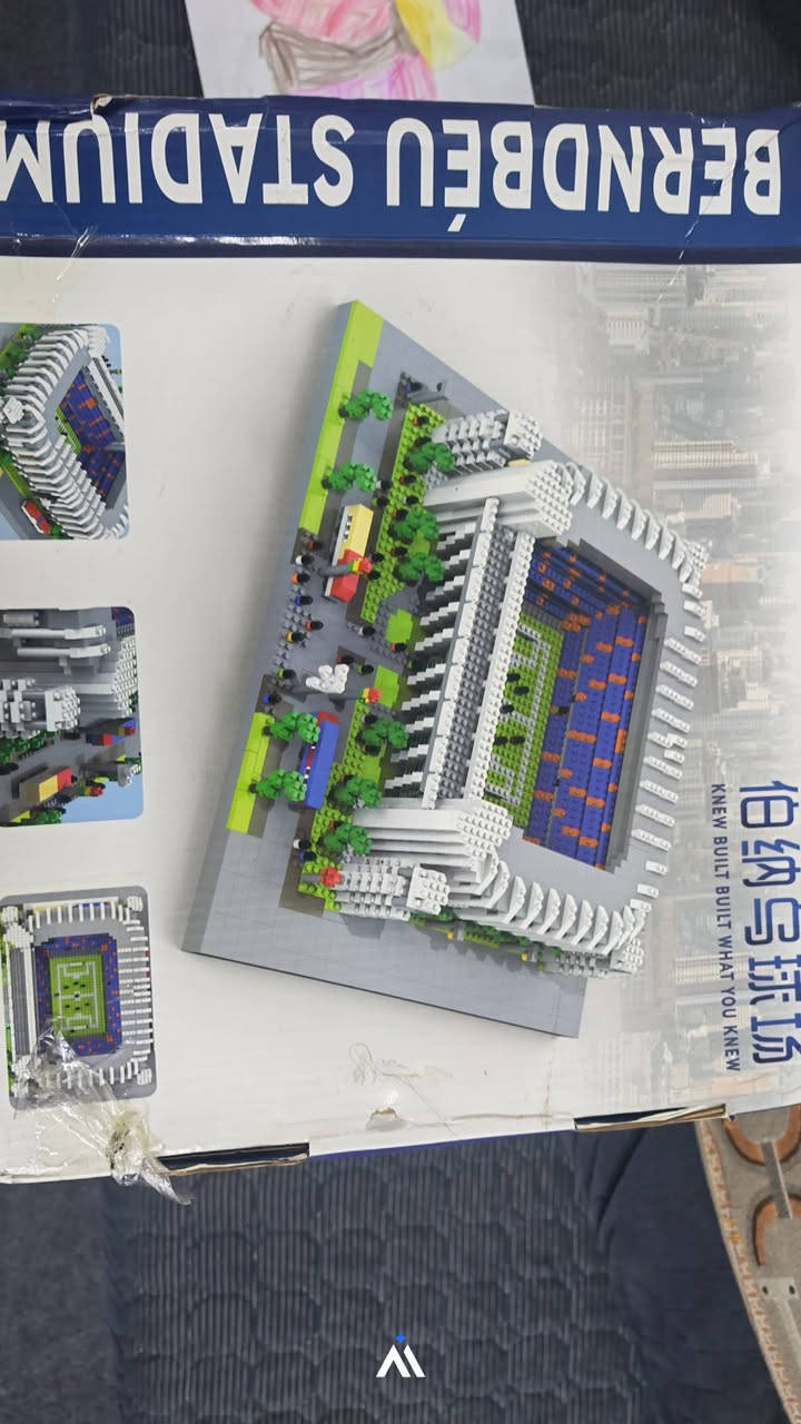 نموذج مصغر لملعب سانتياغو برنابيو مصنوع من مكعبات البناء. 
يتكون النموذج عادةً من أكثر من 4000 قطعة صغيرة.
يُعد هذا النوع من الألغاز ثلاثية الأبعاد تحديًا ممتعًا لعشاق كرة القدم والبناء.
يتميز بتفاصيل دقيقة تجسد الملعب الشهير.
السعر 30 الف يوجد توصيل لجميع المحافظات 
واتساب ***********
