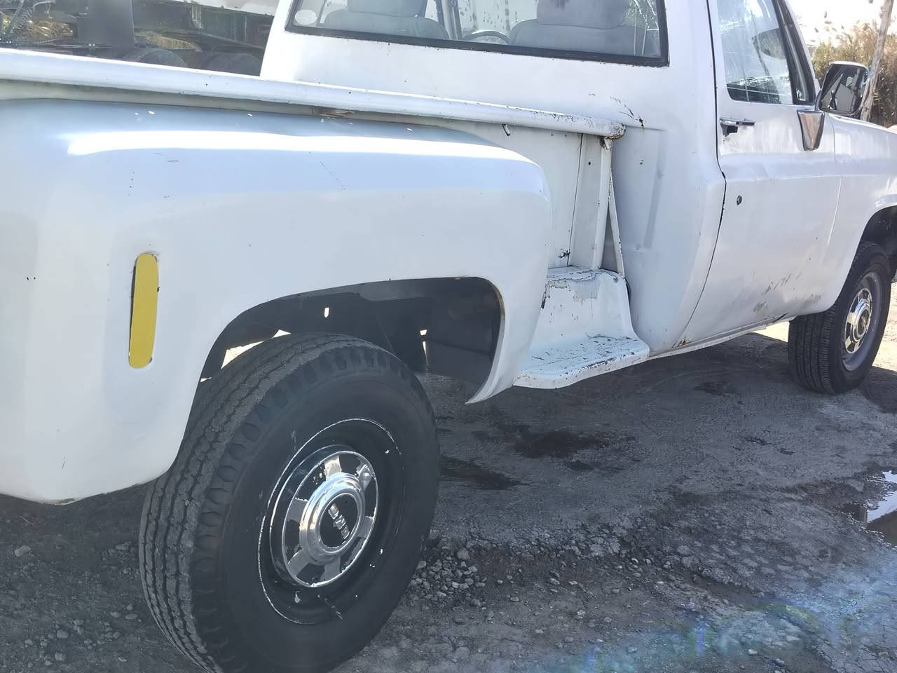 السلام عليكم
للبيع جمسي وانيت موديل 1975 سياره جاهزه تعمير جديد محرك 6عالي رقم بغداد خشب بدي جديد كهربائيات شغاله مكاني ذي قار *********** السعر 22وبيها مجال
