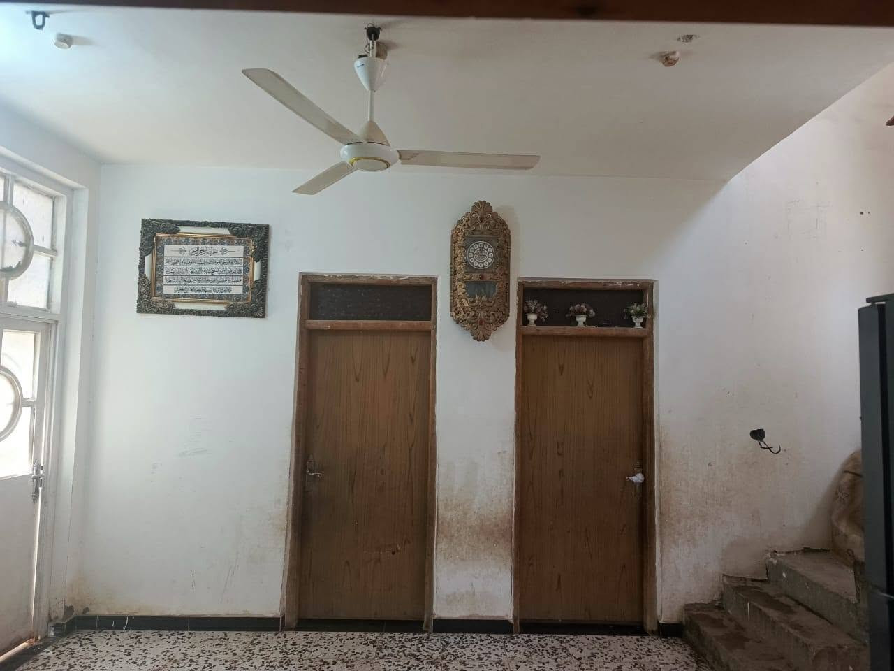 سلام عليكم
بيت جدي حي  الحكيم شارع الوائلية قريب علشارع العام 130متر يبعد بيت خدمات مي كهرباء مجاري شارع صب ثاني بيت عن الركن 6غرف نوم مساحت البيت 220 متر بناء طابوك بناء 2025 حديث سعرة 95وبي مجال بسيط لتصال ***********واتساب متوفر

