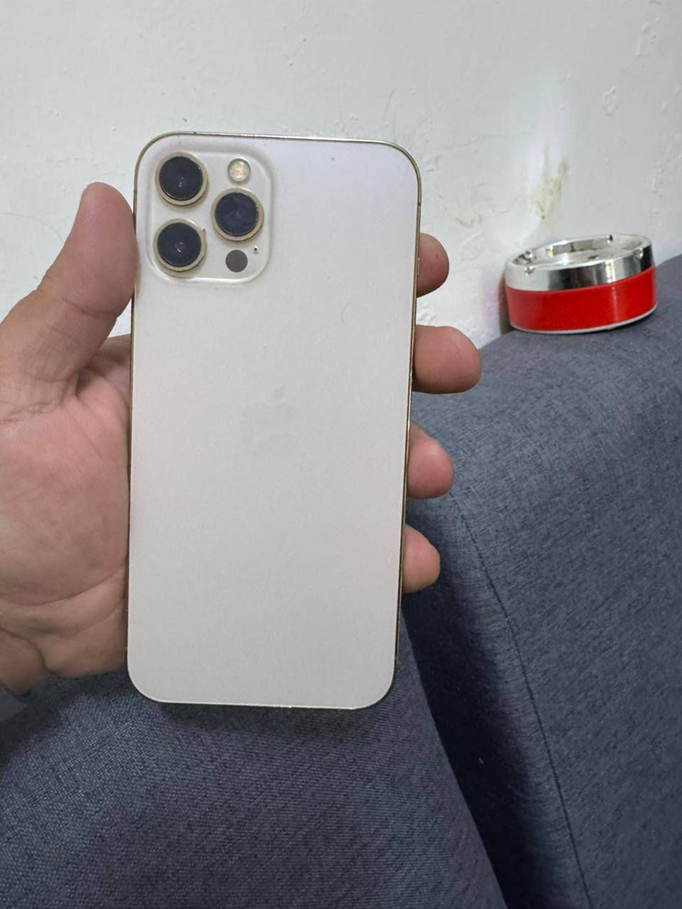 12 برو ماكس جهاز نضيف شخط مابي فقط البطارية معلاية ٩٨ بل أصل ٨٨ كلشي شغال فيس ايدي شغال جهاز كلش نضيف سعر ٤٠٠ وبي مجال للتواصل ***********
