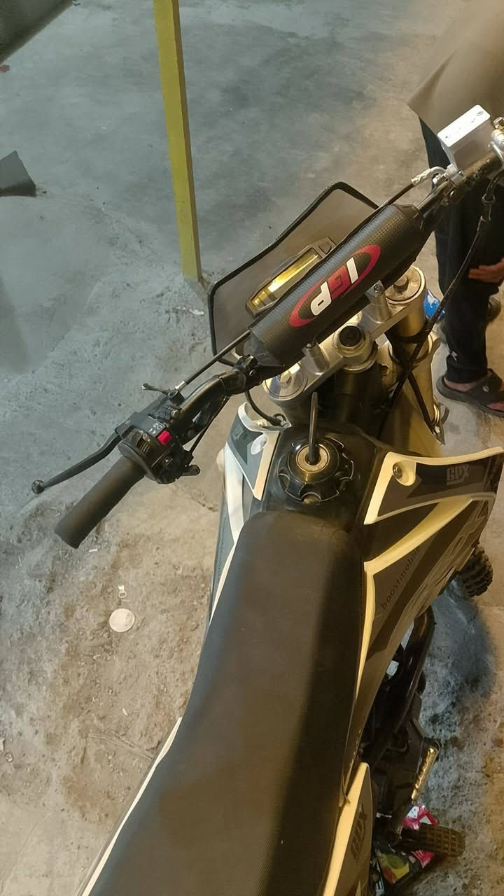 السلام عليكم قفاز البيع crx
مكينه 300ما مفتوحه موديل 25
ما ناقصه اي شي فقط شاشه دشبول  
حجم كبير السعر مليون و100وسعارهن معروفه 
متواجد خاص
مكاني صلاح الدين بيجي


**إذا كنت صاحب هذا الإعلان وتريد حذفه لأي سبب، رجاءا أرسل رسالة إلى الدعم الفني**