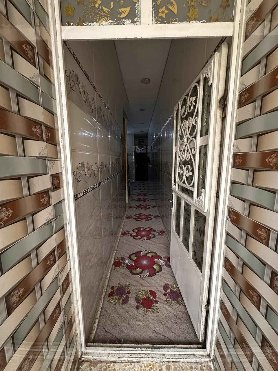 السلام عليكم
بيت للببع بمساحة 110 متر 
طابقين كامل الخدمات 
الفرع 10 متر 
منطقة علاوي الاسمر مقابيل البانزين خانة حي الكوفة 
رقم / ***********
