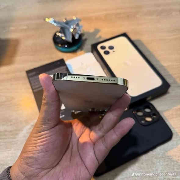 سلام عليكم 13 برو ماكس شرق اوسط التليفون ننظيف مال بيت السعر 650نهايته عفيه لن محتاج وريد ابيعه وين ماتريد تفحص افحص البطارية 88الذاكره 512/***********رقم الهاتف مامتواجد على النت
