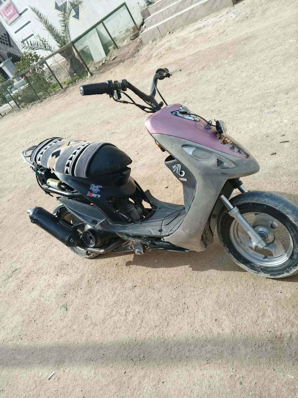 سلام عليكم لبيع  دراجه نضيفه  كلها شغاله سلف هندر مكينه بلاديه لا تنقيص ولا تبخير نكره سلف شلعه ومعدل فول مكاني النجف حي النداء شارع مجمع بيتي السعر 425وبيها مجال ***********
